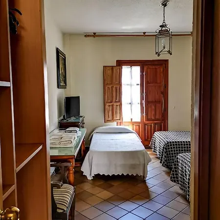 Almona Hotell 2*