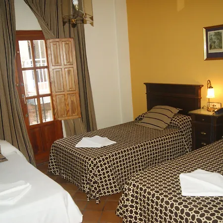 Almona Hotell 2*